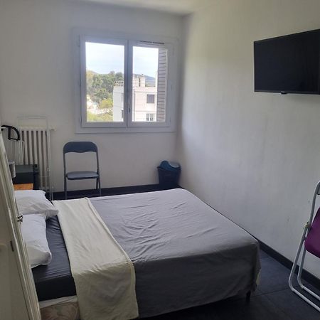 New Cheap Private Room, Kitchen , Overwieuw Sea,Tram On Spot, 12 Minutes From Nice Train Station With Tram , Beach In 17 Min Tram , Chambre Privee Pas Cher, Cuisine Equipee , Tram Sur Place, Apercu Mer, 12 Min De La Gare De Nice Avec Le Tram, 17 Min Exteriér fotografie