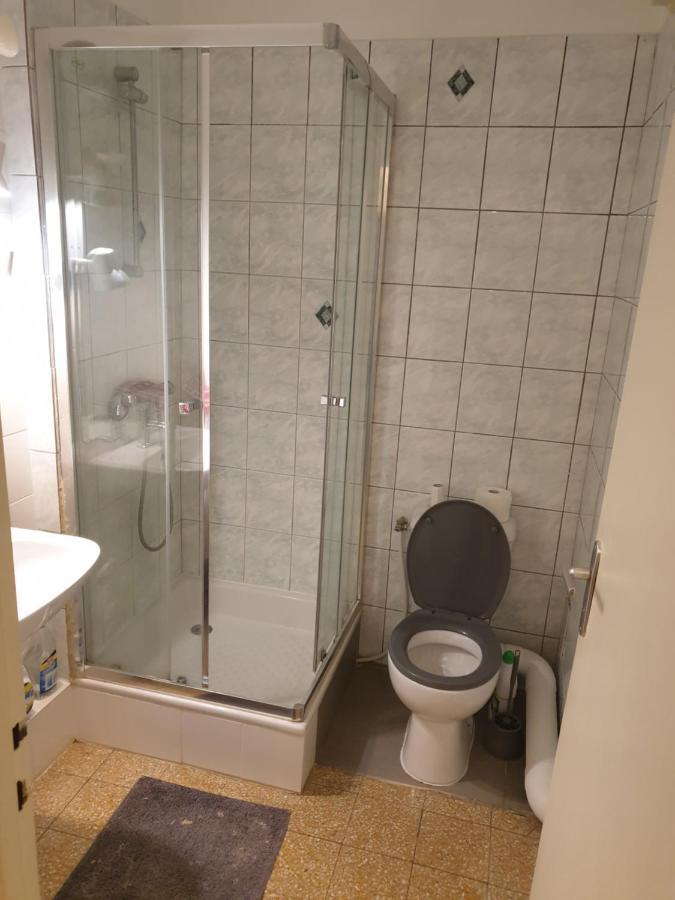 New Cheap Private Room, Kitchen , Overwieuw Sea,Tram On Spot, 12 Minutes From Nice Train Station With Tram , Beach In 17 Min Tram , Chambre Privee Pas Cher, Cuisine Equipee , Tram Sur Place, Apercu Mer, 12 Min De La Gare De Nice Avec Le Tram, 17 Min Exteriér fotografie