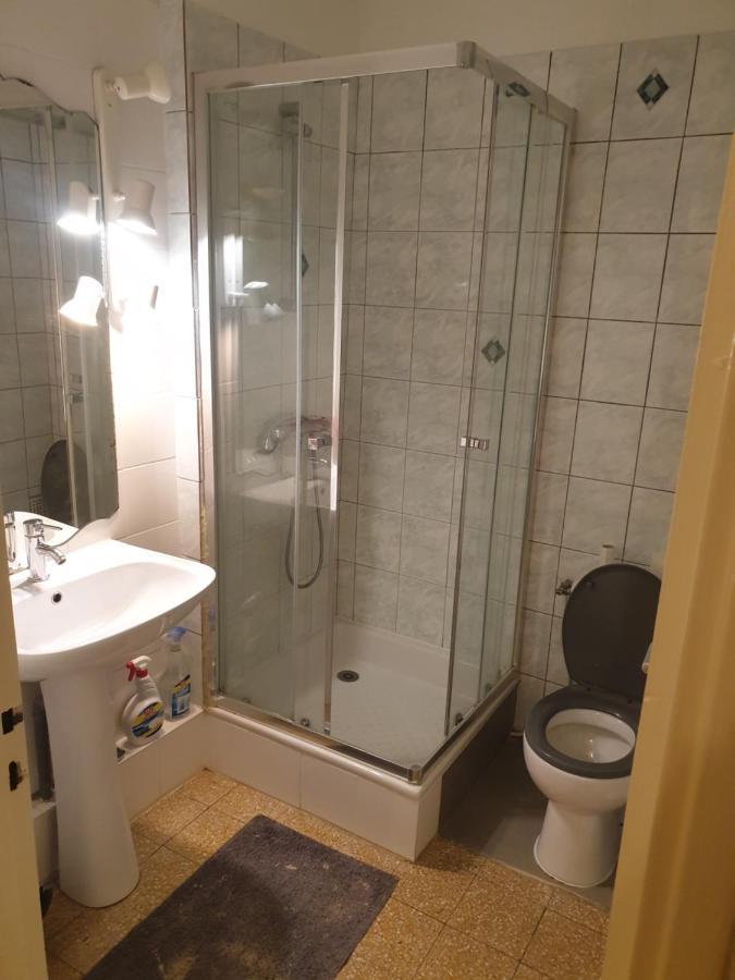New Cheap Private Room, Kitchen , Overwieuw Sea,Tram On Spot, 12 Minutes From Nice Train Station With Tram , Beach In 17 Min Tram , Chambre Privee Pas Cher, Cuisine Equipee , Tram Sur Place, Apercu Mer, 12 Min De La Gare De Nice Avec Le Tram, 17 Min Exteriér fotografie