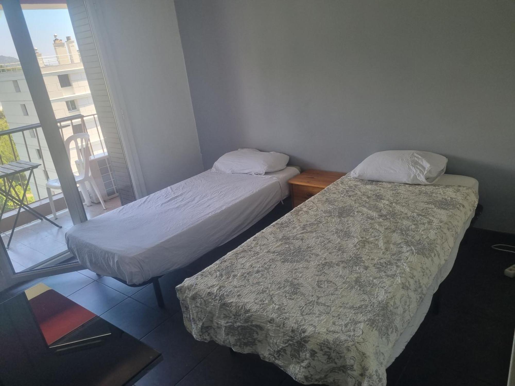 New Cheap Private Room, Kitchen , Overwieuw Sea,Tram On Spot, 12 Minutes From Nice Train Station With Tram , Beach In 17 Min Tram , Chambre Privee Pas Cher, Cuisine Equipee , Tram Sur Place, Apercu Mer, 12 Min De La Gare De Nice Avec Le Tram, 17 Min Pokoj fotografie