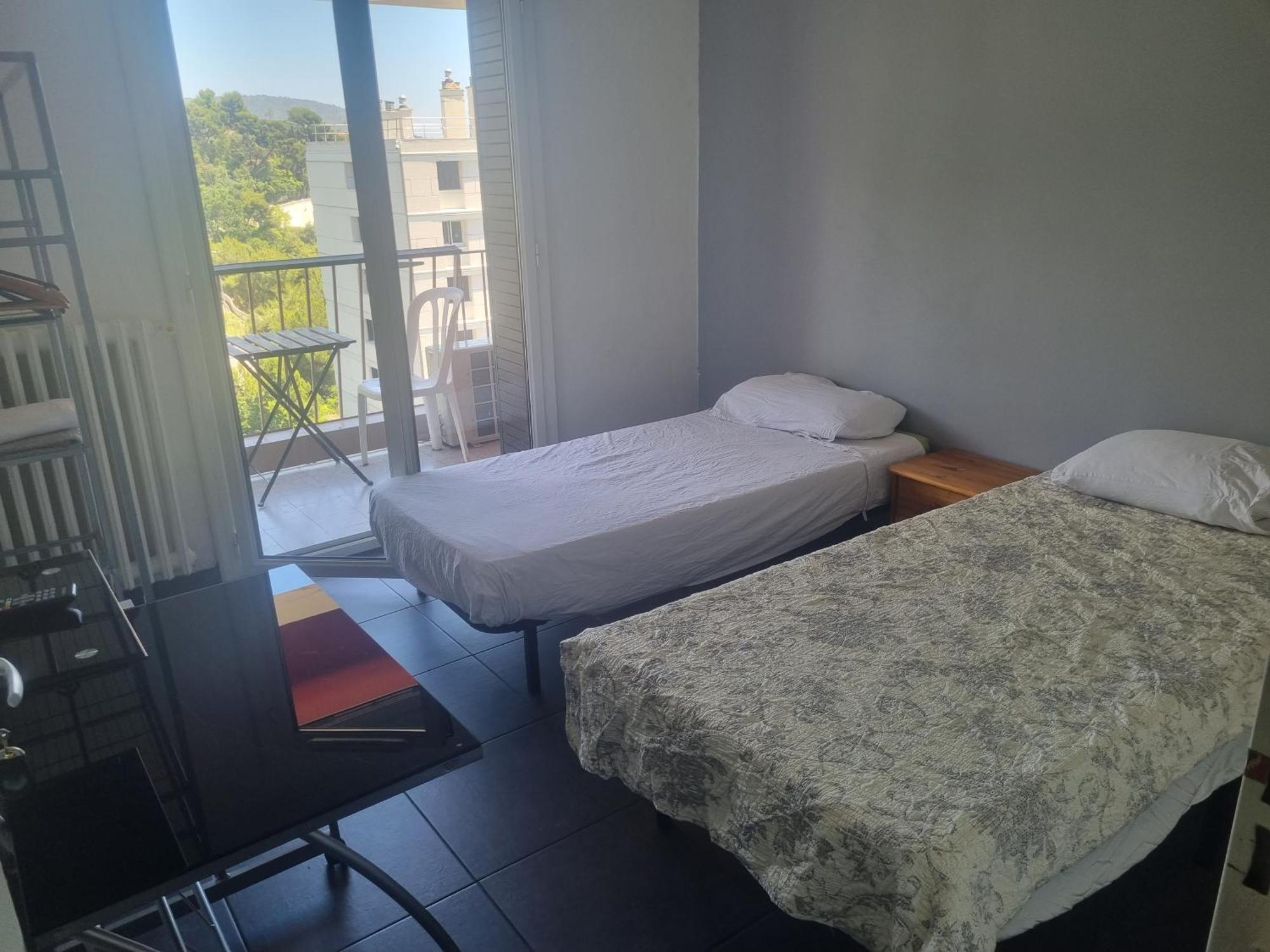 New Cheap Private Room, Kitchen , Overwieuw Sea,Tram On Spot, 12 Minutes From Nice Train Station With Tram , Beach In 17 Min Tram , Chambre Privee Pas Cher, Cuisine Equipee , Tram Sur Place, Apercu Mer, 12 Min De La Gare De Nice Avec Le Tram, 17 Min Pokoj fotografie