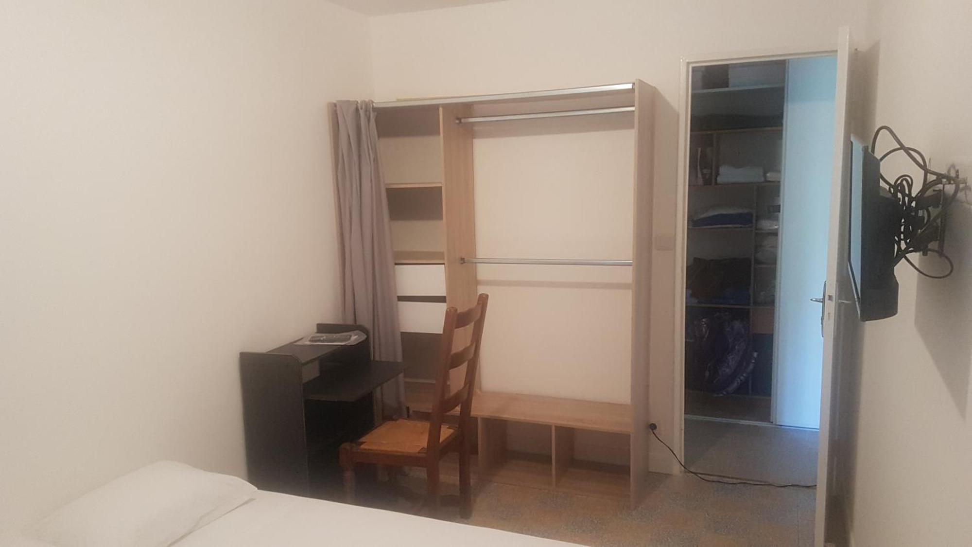 New Cheap Private Room, Kitchen , Overwieuw Sea,Tram On Spot, 12 Minutes From Nice Train Station With Tram , Beach In 17 Min Tram , Chambre Privee Pas Cher, Cuisine Equipee , Tram Sur Place, Apercu Mer, 12 Min De La Gare De Nice Avec Le Tram, 17 Min Pokoj fotografie