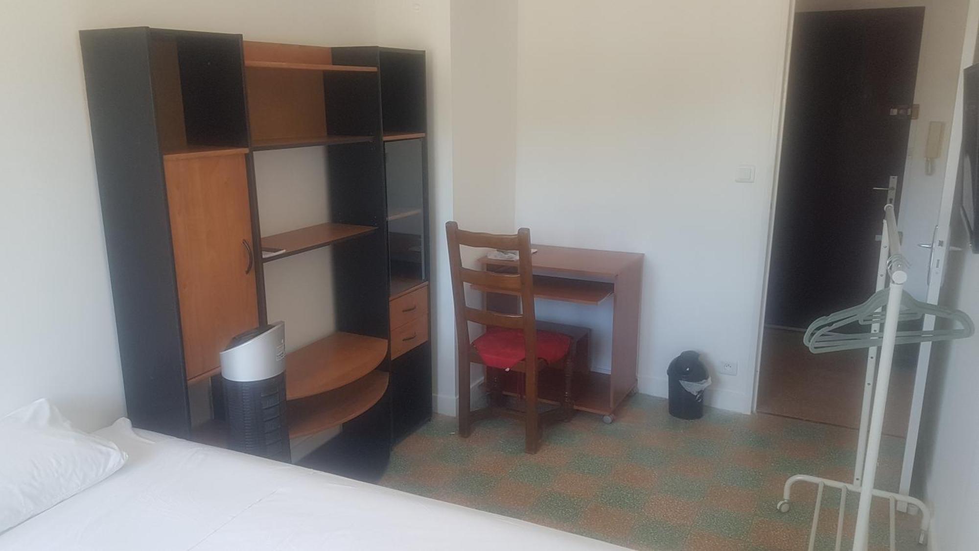 New Cheap Private Room, Kitchen , Overwieuw Sea,Tram On Spot, 12 Minutes From Nice Train Station With Tram , Beach In 17 Min Tram , Chambre Privee Pas Cher, Cuisine Equipee , Tram Sur Place, Apercu Mer, 12 Min De La Gare De Nice Avec Le Tram, 17 Min Pokoj fotografie